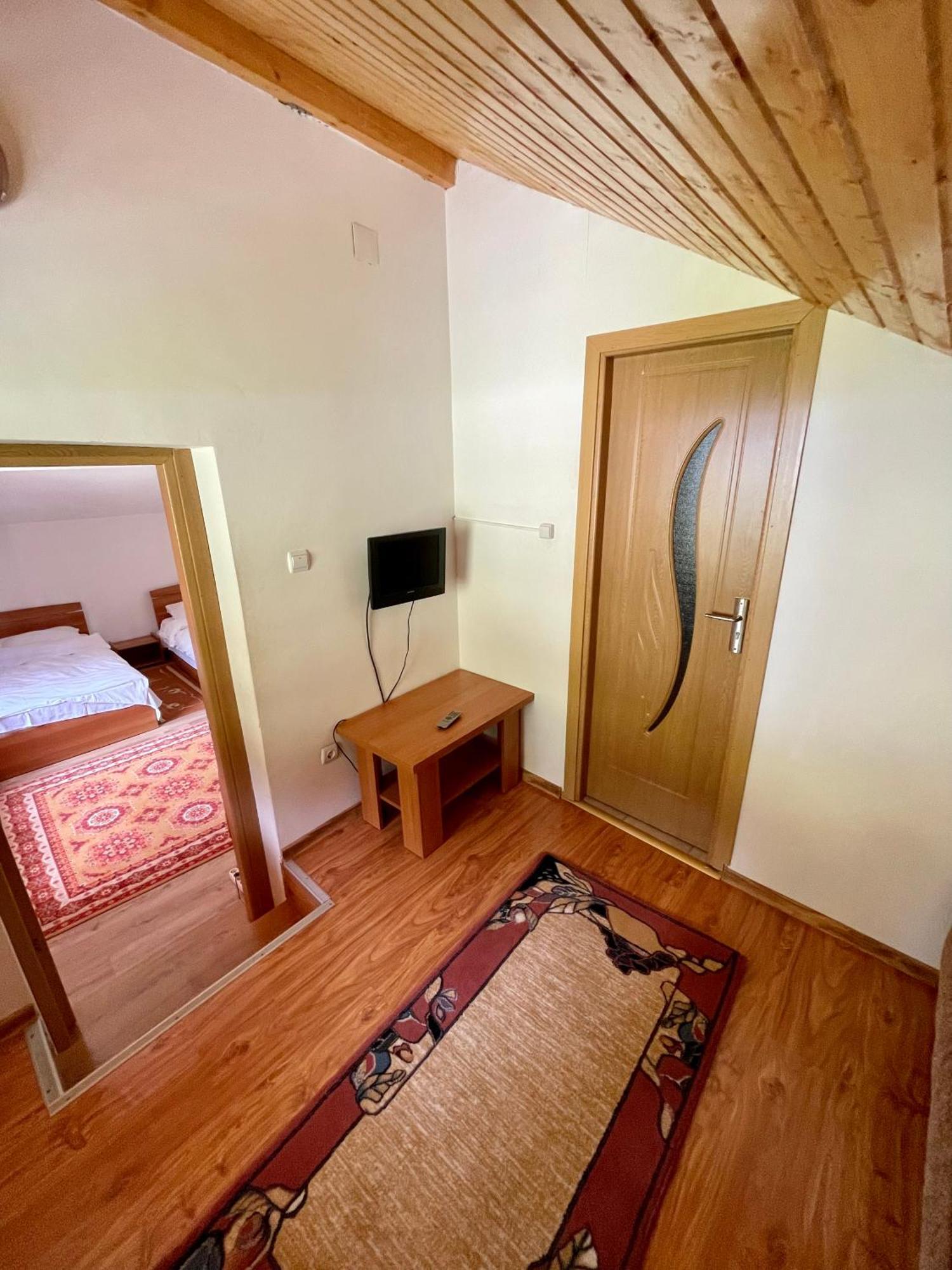 Casa De Vacanta Trei Brazi ルンカ エクステリア 写真